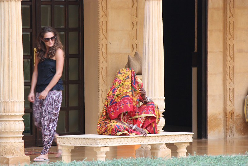 Lina tries to peak a closer look at this traditional singer Lina tries to peak a closer look at this traditional singer