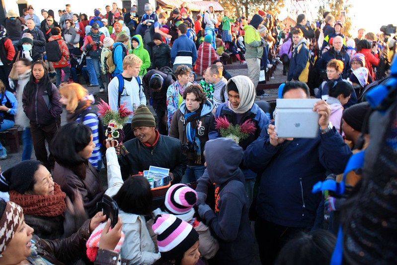but look at the crowd! This is far more people than the sunrise at the volcano on Maui!