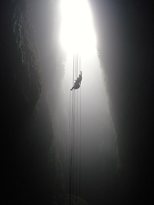 Rappelling into the "Lost World" Rappelling into the "Lost World"