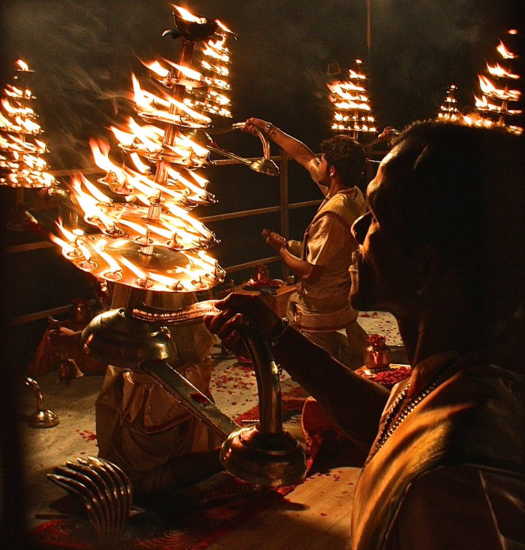 Sundown ceremony on the banks of the Ganges Sundown ceremony on the banks of the Ganges
