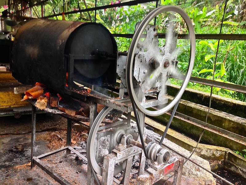 roasting fresh coffee in Minca roasting fresh coffee in Minca