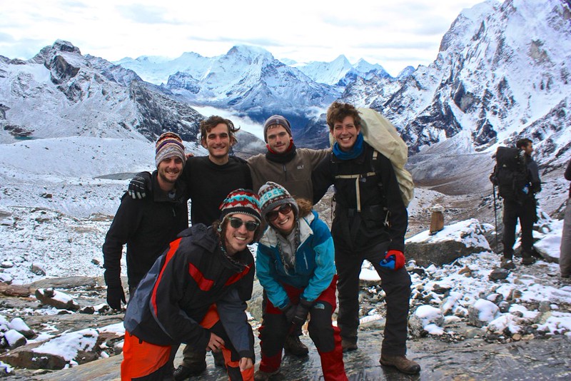 Team photos on (NOT) Cho La Pass