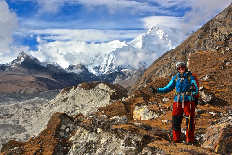 Lina posing before entering the Ngozumba Glacier