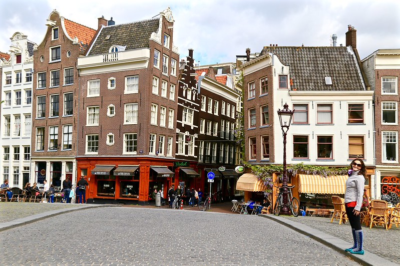 Lina and the crooked houses of Amsterdam. Lina and the crooked houses of Amsterdam.