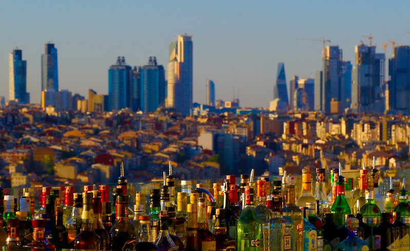 Sunset bar, blends into the cityscape Sunset bar, blends into the cityscape