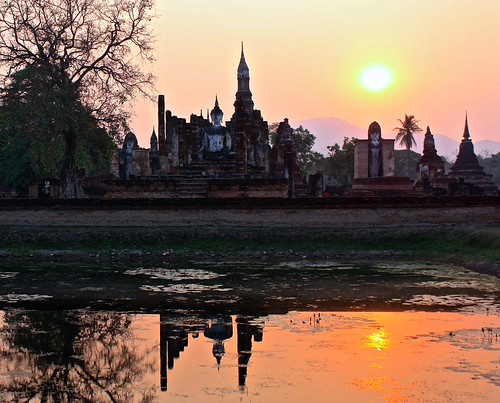 sundown at Wat Mahathat