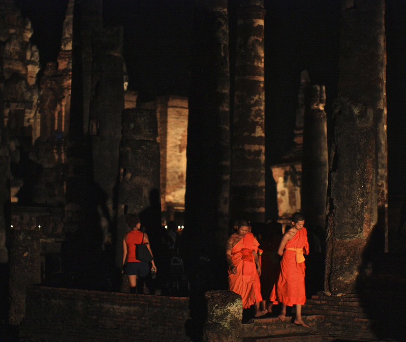 enjoyed by many monks (Wat Mahathat) enjoyed by many monks (Wat Mahathat)