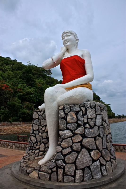 The "mermaid" statue of Kep. Locals give her clothing because they deem her undecent The "mermaid" statue of Kep. Locals give her clothing because they deem her undecent