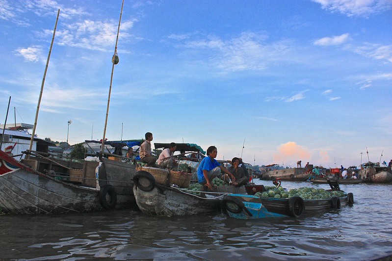 sometimes boats have to load across multiple other boats. no worries