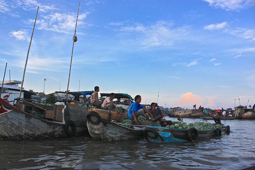 sometimes boats have to load across multiple other boats. no worries