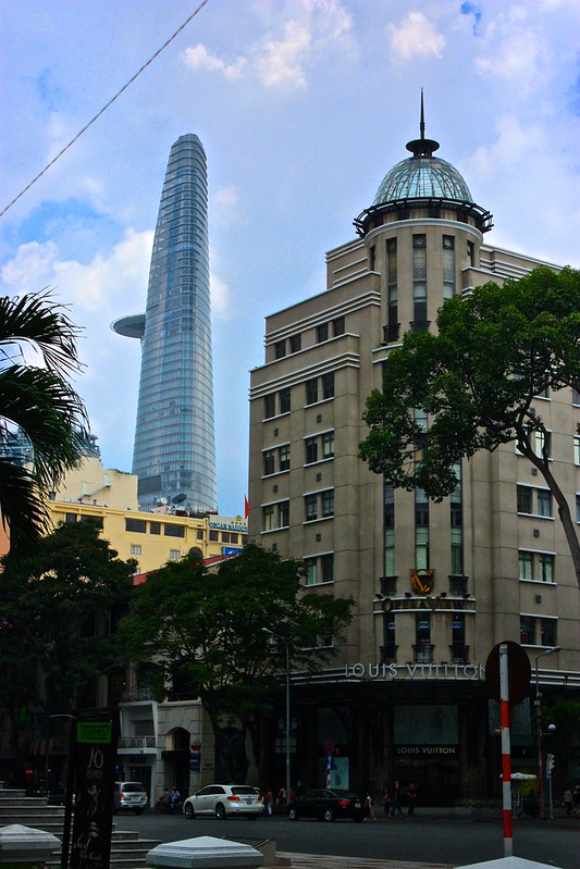 skyscraper with helipad… no tenants with helicopter… #fail